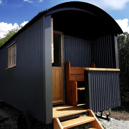 Lakeside Shepherd'S Hut In Donegal For Glamping In Ireland 度假居